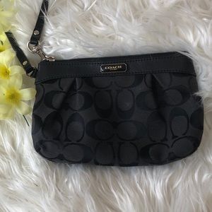 Like New Coach Blk wristlet